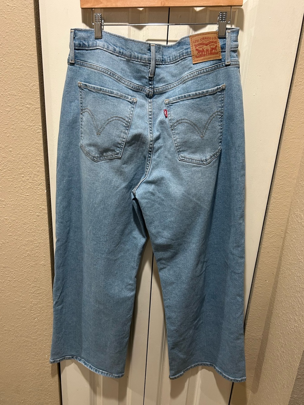 New Levi’s Wide Leg High Rise Jeans , size 32 - Picture 4 of 7